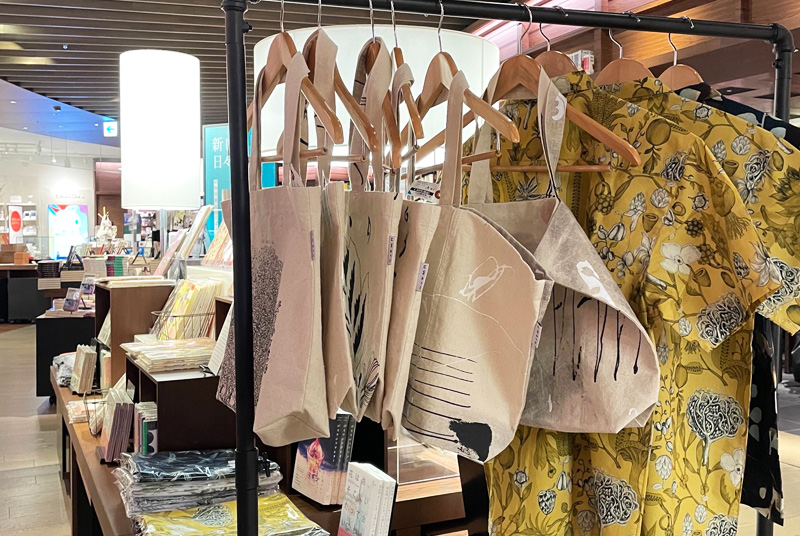 梅田蔦屋書店　新しい日々に -uwaru POP UP Fair-